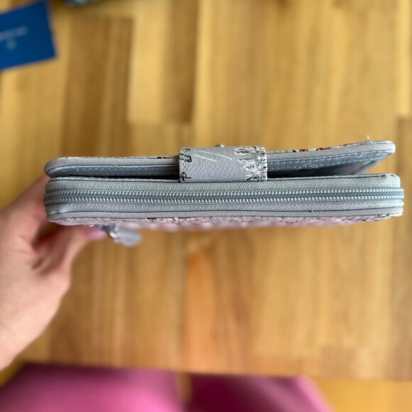 Vera Bradley RFID Turnlock Wallet Polar Bear Print - Picture 4 of 5